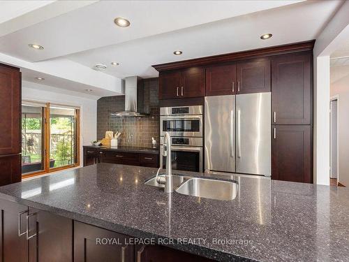 40 Grist Mill Rd, East Gwillimbury, ON - Indoor Photo Showing Kitchen With Stainless Steel Kitchen With Double Sink With Upgraded Kitchen