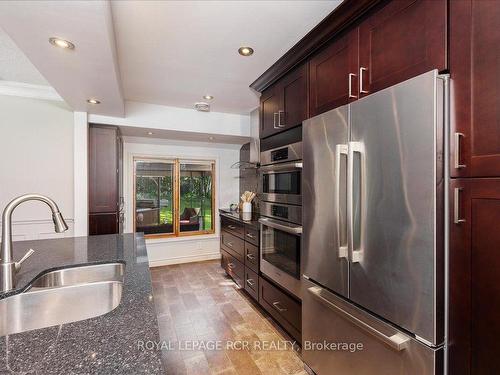 40 Grist Mill Rd, East Gwillimbury, ON - Indoor Photo Showing Kitchen With Stainless Steel Kitchen With Double Sink