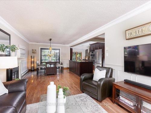 40 Grist Mill Rd, East Gwillimbury, ON - Indoor Photo Showing Living Room With Fireplace