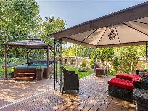 40 Grist Mill Rd, East Gwillimbury, ON - Outdoor With Deck Patio Veranda