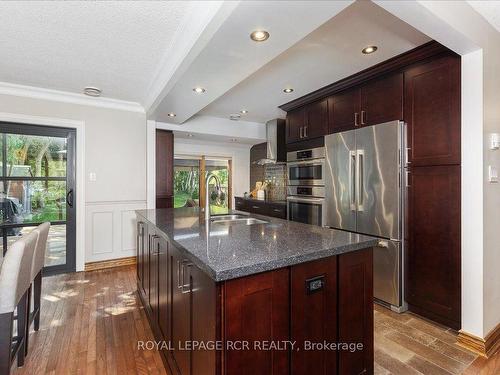 40 Grist Mill Rd, East Gwillimbury, ON - Indoor Photo Showing Kitchen With Stainless Steel Kitchen With Double Sink With Upgraded Kitchen