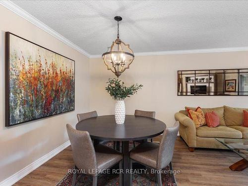 410-155 Main St N, Newmarket, ON - Indoor Photo Showing Dining Room