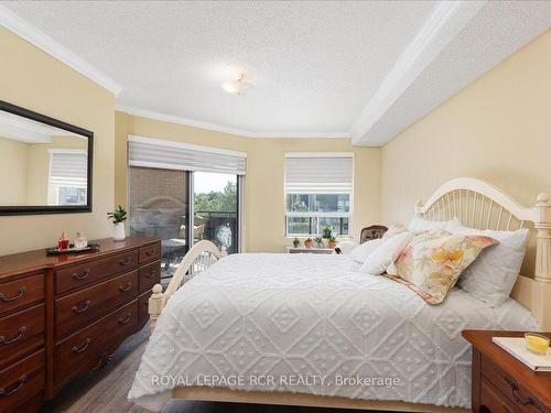 410-155 Main St N, Newmarket, ON - Indoor Photo Showing Bedroom