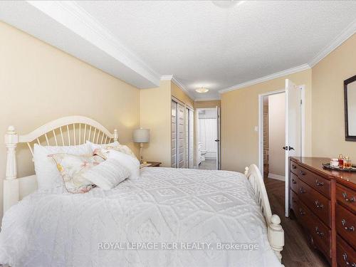 410-155 Main St N, Newmarket, ON - Indoor Photo Showing Bedroom