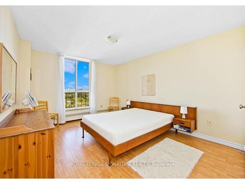 908-35 Ormskirk Ave, Toronto, ON - Indoor Photo Showing Bedroom