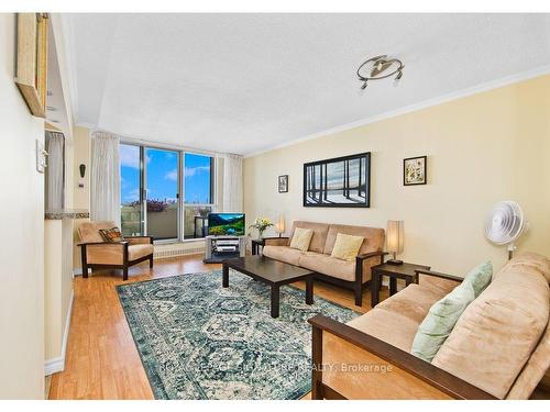 908-35 Ormskirk Ave, Toronto, ON - Indoor Photo Showing Living Room