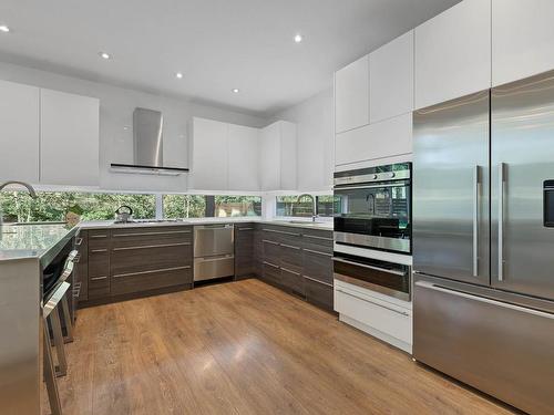 1254 Rockcress Drive, Kamloops, BC - Indoor Photo Showing Kitchen With Upgraded Kitchen