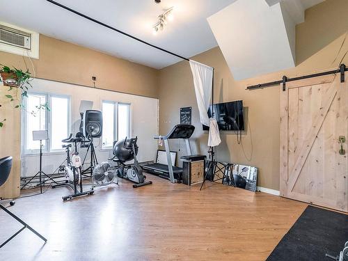 Salon - 6397  - 6399 Rue Bannantyne, Montréal (Verdun/Île-Des-Soeurs), QC - Indoor Photo Showing Gym Room