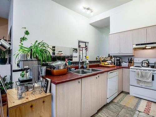 Cuisine - 6397  - 6399 Rue Bannantyne, Montréal (Verdun/Île-Des-Soeurs), QC - Indoor Photo Showing Kitchen With Double Sink