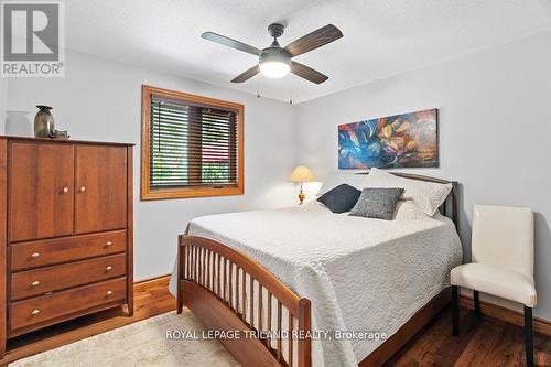 1514 Longwoods Road, Southwest Middlesex (Wardsville), ON - Indoor Photo Showing Bedroom