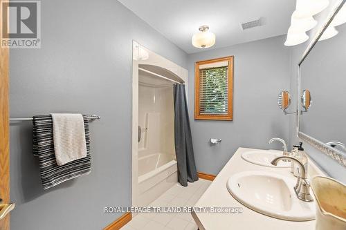 1514 Longwoods Road, Southwest Middlesex (Wardsville), ON - Indoor Photo Showing Bathroom