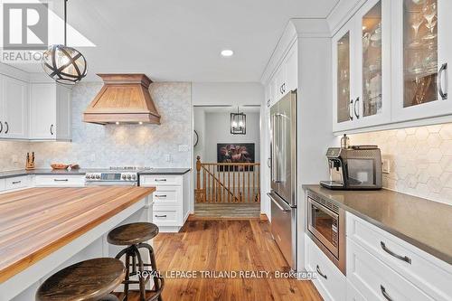 1514 Longwoods Road, Southwest Middlesex (Wardsville), ON - Indoor Photo Showing Kitchen