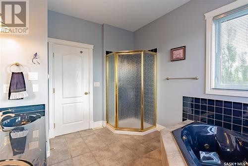 621 Brookhurst Court, Saskatoon, SK - Indoor Photo Showing Bathroom