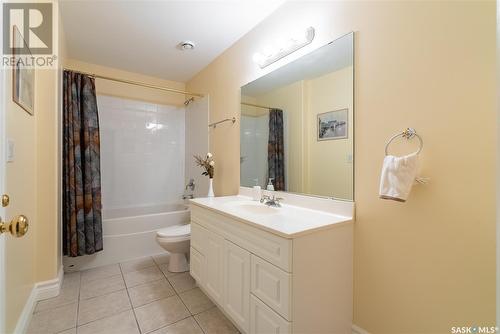 621 Brookhurst Court, Saskatoon, SK - Indoor Photo Showing Bathroom