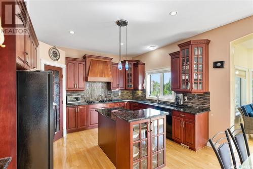 621 Brookhurst Court, Saskatoon, SK - Indoor Photo Showing Kitchen With Double Sink