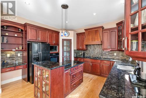 621 Brookhurst Court, Saskatoon, SK - Indoor Photo Showing Kitchen With Upgraded Kitchen