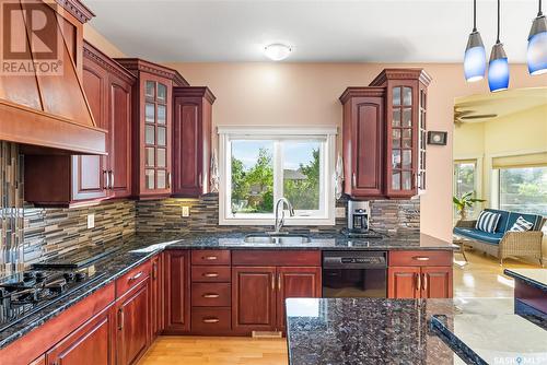 621 Brookhurst Court, Saskatoon, SK - Indoor Photo Showing Kitchen With Double Sink