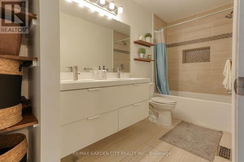 61 Russell Avenue, St. Catharines, ON - Indoor Photo Showing Bathroom