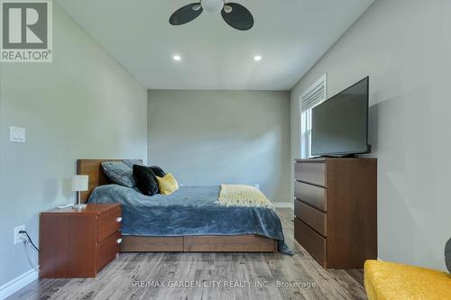 61 Russell Avenue, St. Catharines, ON - Indoor Photo Showing Bedroom