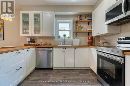 61 Russell Avenue, St. Catharines, ON - Indoor Photo Showing Kitchen