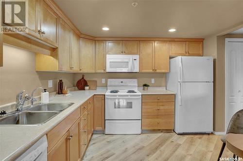 449 3631 Albert Street, Regina, SK - Indoor Photo Showing Kitchen With Double Sink