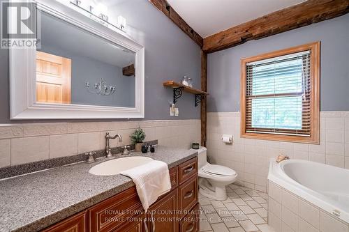 275 Valentia Road, Kawartha Lakes (Little Britain), ON - Indoor Photo Showing Bathroom