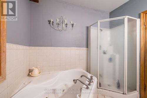 275 Valentia Road, Kawartha Lakes (Little Britain), ON - Indoor Photo Showing Bathroom