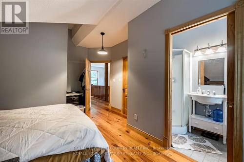 275 Valentia Road, Kawartha Lakes (Little Britain), ON - Indoor Photo Showing Bedroom