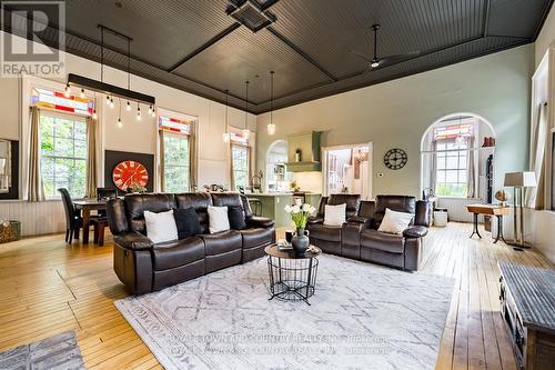 275 Valentia Road, Kawartha Lakes (Little Britain), ON - Indoor Photo Showing Living Room