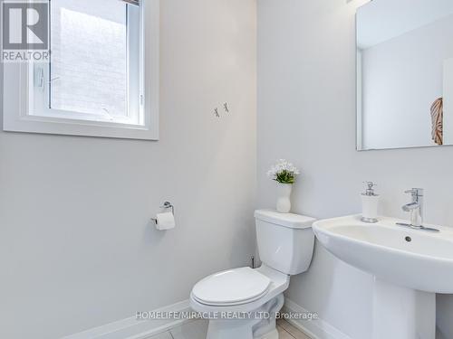 44 Festival Court S, East Gwillimbury, ON - Indoor Photo Showing Bathroom