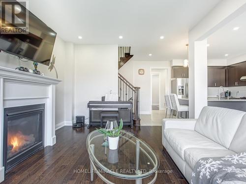 44 Festival Court S, East Gwillimbury, ON - Indoor Photo Showing Living Room With Fireplace