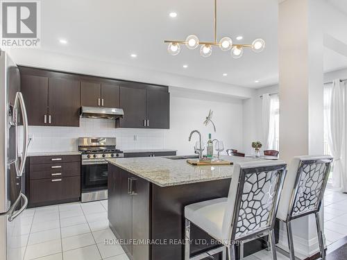 44 Festival Court S, East Gwillimbury, ON - Indoor Photo Showing Kitchen With Stainless Steel Kitchen With Upgraded Kitchen