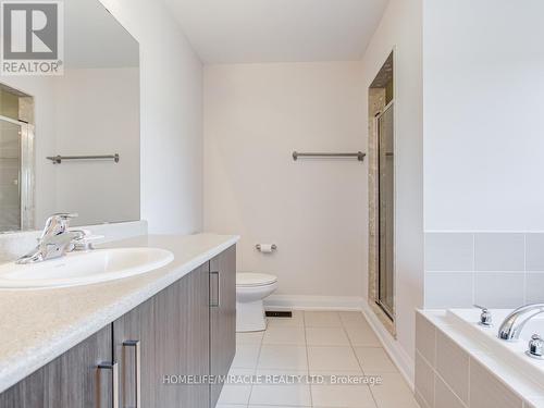 44 Festival Court S, East Gwillimbury, ON - Indoor Photo Showing Bathroom