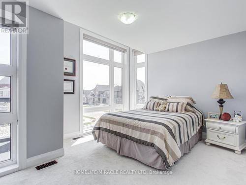 44 Festival Court S, East Gwillimbury, ON - Indoor Photo Showing Bedroom