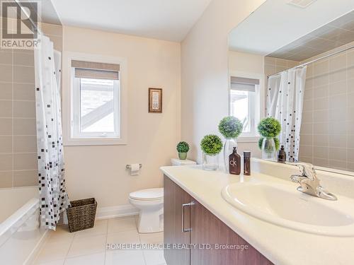 44 Festival Court S, East Gwillimbury, ON - Indoor Photo Showing Bathroom