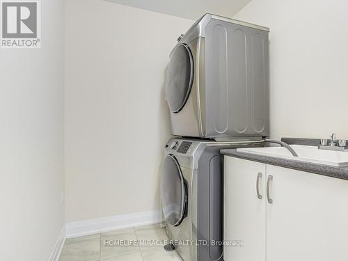 44 Festival Court S, East Gwillimbury, ON - Indoor Photo Showing Laundry Room