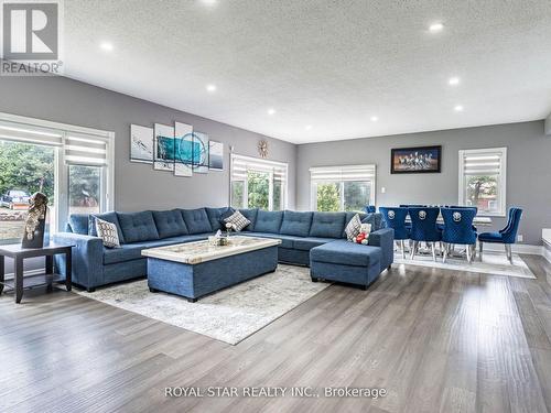 5712 Old School Road, Caledon, ON - Indoor Photo Showing Living Room