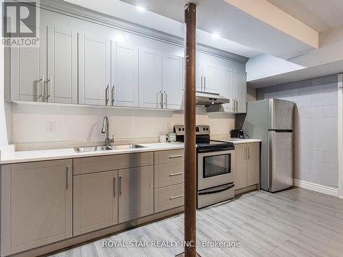 5712 Old School Road, Caledon, ON - Indoor Photo Showing Kitchen With Double Sink