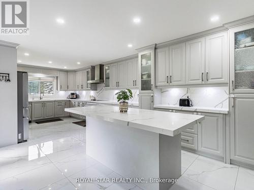 5712 Old School Road, Caledon, ON - Indoor Photo Showing Kitchen With Upgraded Kitchen