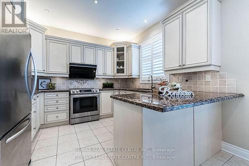 18 Fogerty Street, Brampton (Bram West), ON - Indoor Photo Showing Kitchen With Upgraded Kitchen