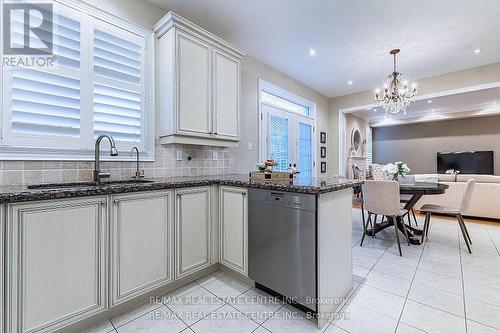 18 Fogerty Street, Brampton (Bram West), ON - Indoor Photo Showing Kitchen With Upgraded Kitchen