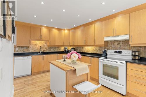 96 - 333 Meadows Boulevard, Mississauga, ON - Indoor Photo Showing Kitchen