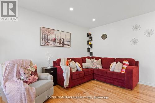 96 - 333 Meadows Boulevard, Mississauga, ON - Indoor Photo Showing Living Room