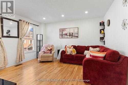 96 - 333 Meadows Boulevard, Mississauga, ON - Indoor Photo Showing Living Room