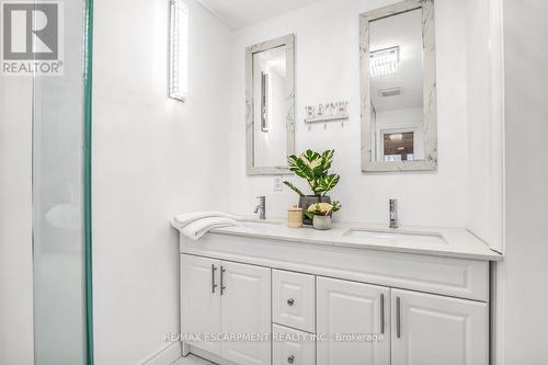 4316 Derry Road, Burlington, ON - Indoor Photo Showing Bathroom