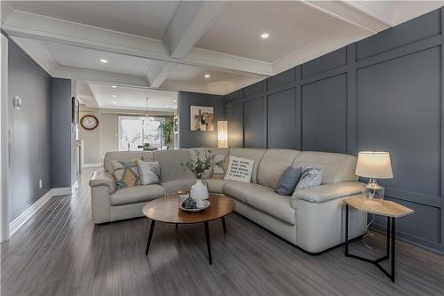 1336 Monmouth Drive, Burlington, ON - Indoor Photo Showing Living Room