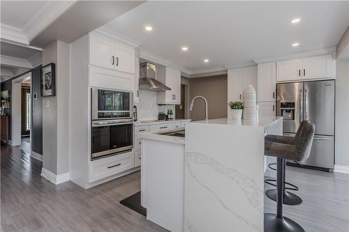 1336 Monmouth Drive, Burlington, ON - Indoor Photo Showing Kitchen With Upgraded Kitchen