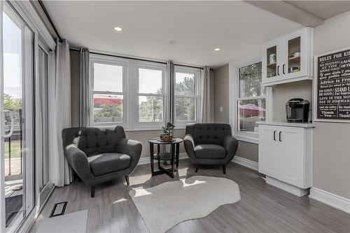 1336 Monmouth Drive, Burlington, ON - Indoor Photo Showing Living Room