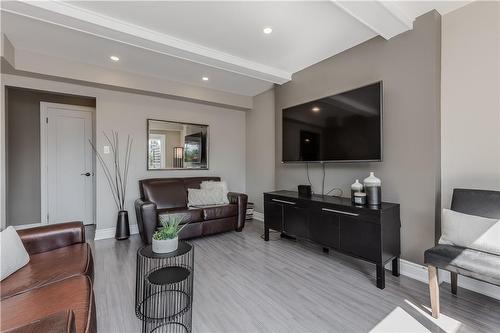 1336 Monmouth Drive, Burlington, ON - Indoor Photo Showing Living Room