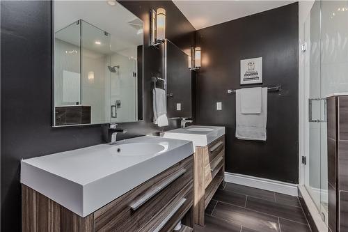 1336 Monmouth Drive, Burlington, ON - Indoor Photo Showing Bathroom